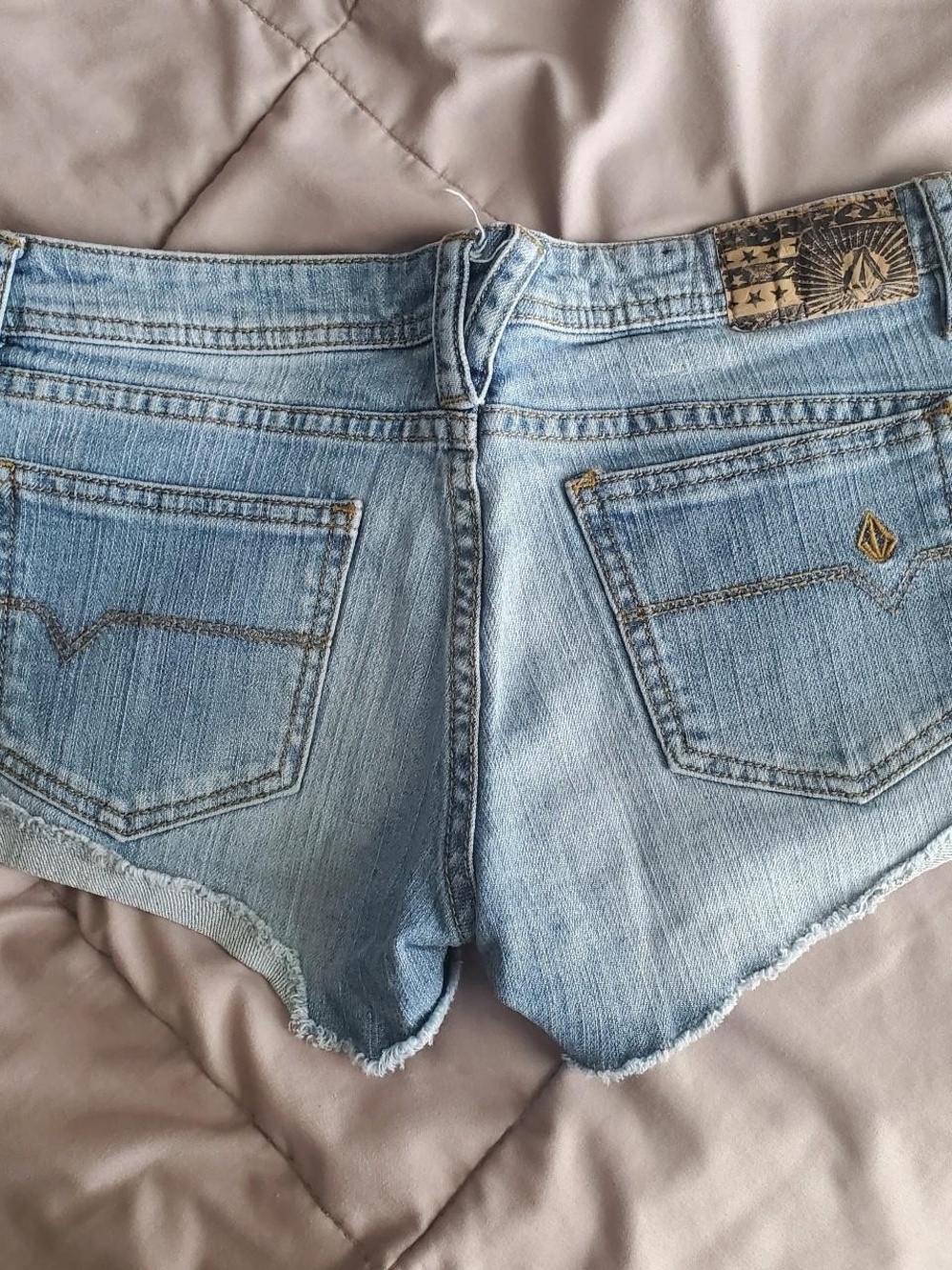 Volcom Shorts - Picture 2 of 4